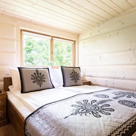 アパート Anna Maria-chocholow ホホウフ